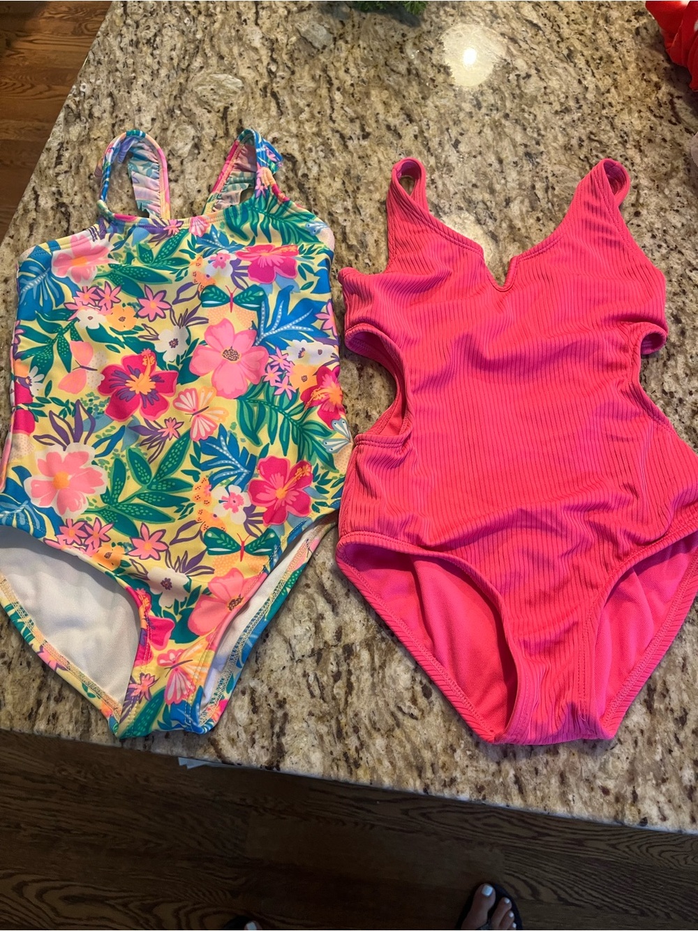 Set of 2 Girls Swimsuits